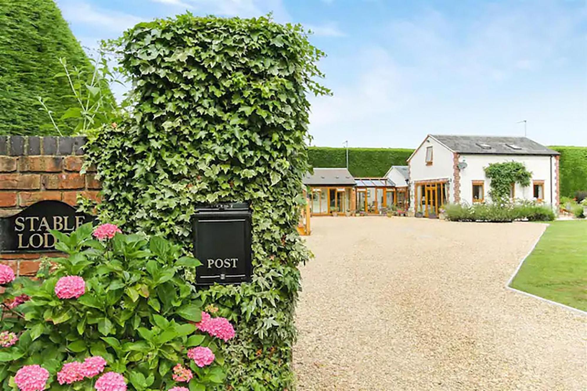 Stable Lodge - Boutique Bed & Breakfast Shurdington Екстер'єр фото